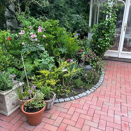 Bed & Breakfast Souterrain Im Geteviertel *